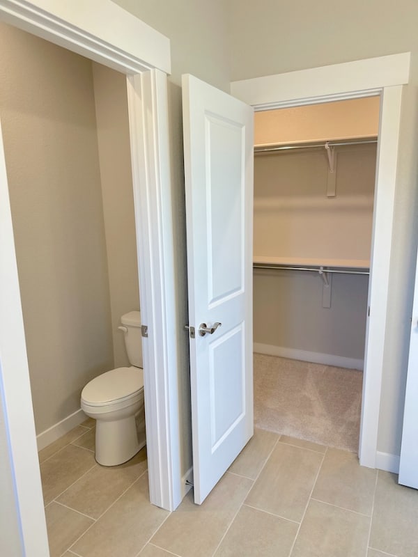 Building Photo - 844 Schlagel St