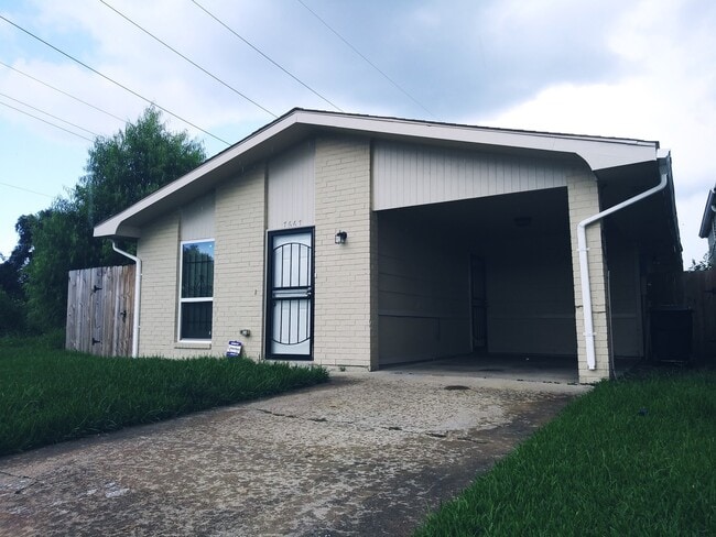 Building Photo - 7667 Avon Park Blvd