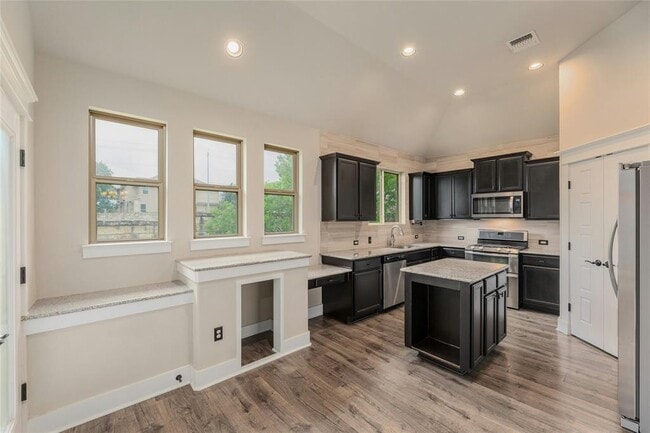 Building Photo - 11108 Railway Ln