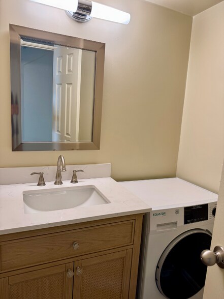 Building Photo - 1978 Maple Ave