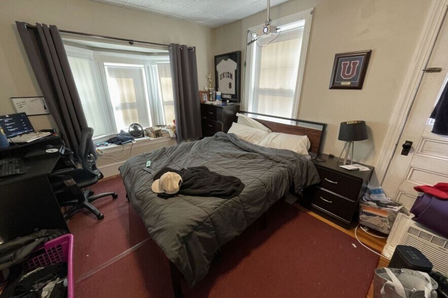 Building Photo - 14 Dow St