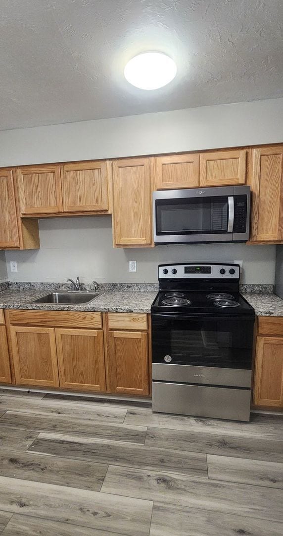 Building Photo - This beautifully updated 2-bedroom, 1 bath...