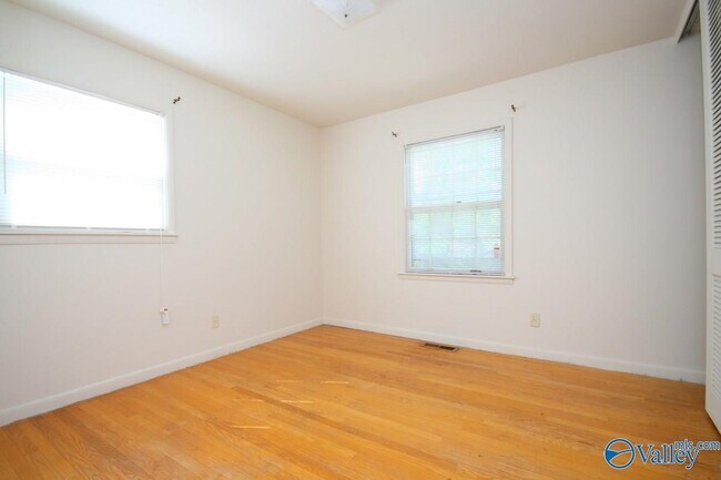 Building Photo - 3716 NW Jamestown Dr