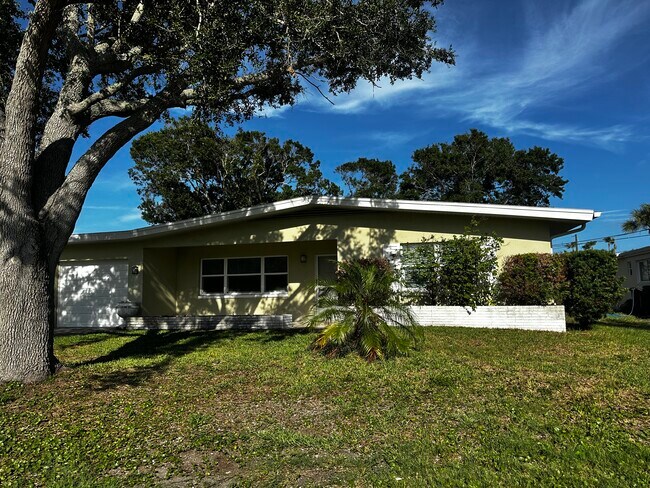Primary Photo - 2447 Baywood Dr W