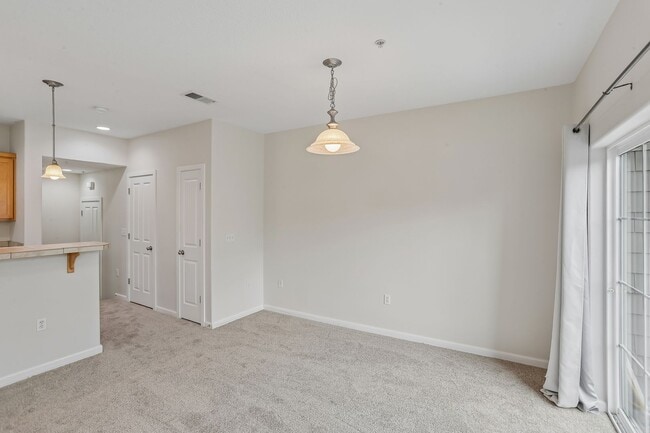 Building Photo - Dual-Suite 2BR/2.5BA Townhome-Style Condo — Gas Fireplace, Balcony & Attached Garage | Heron Cree...