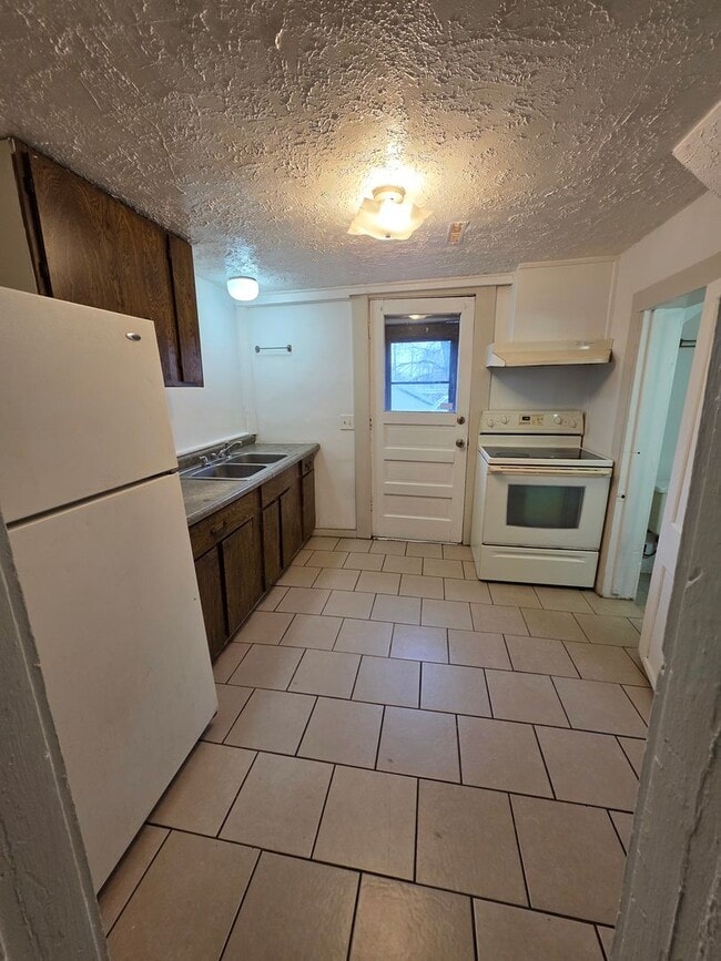 Building Photo - Charming 1 Bedroom Home – Fresh Updates! | $700/Month