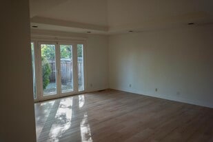 Building Photo - 1298 Sandra Dr