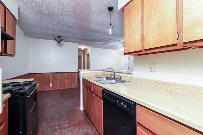 Building Photo - Rare Hill Country Gem | Upgraded Duplex on a Quiet Cul-de-Sac
