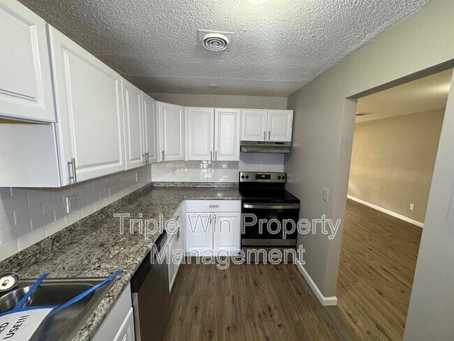 Building Photo - 3165 St Catherine St