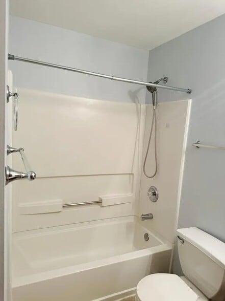 Shower - 6363 Commonwealth Dr