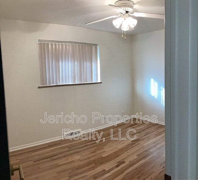 Building Photo - 2463 S Corona St