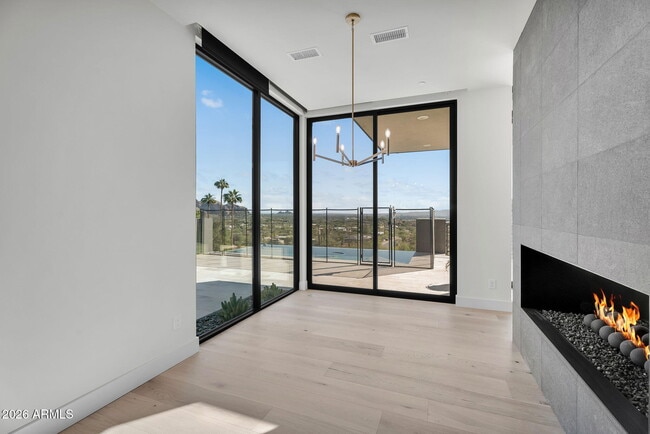 Building Photo - 6975 North 39th Pl