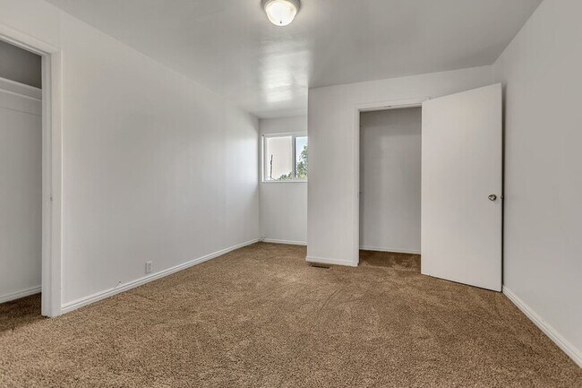 Building Photo - 187 W 2200 S