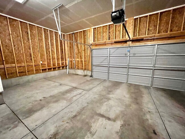Building Photo - Beautiful 3 Bed 2.5 Bath House in Timnath!