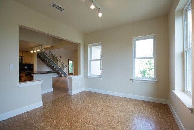 Building Photo - Beautiful Loft Condo in Old Town Fort Collins