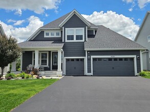 Building Photo - Beautiful 5 Bedroom 5 Bath in Woodbury