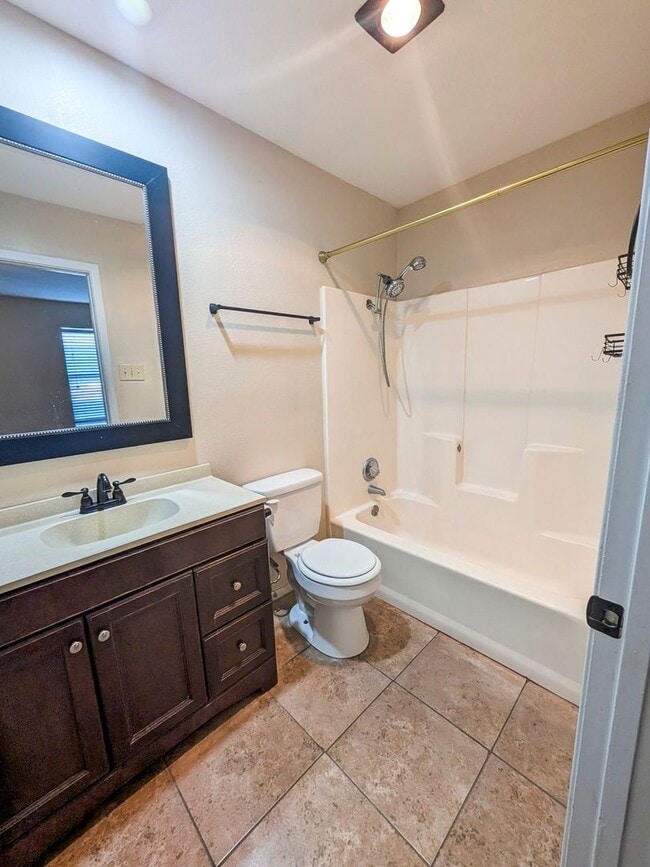 Building Photo - 956 Sunmeadow Dr