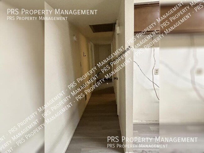 Building Photo - 5309 S River Dr