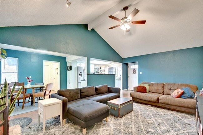 Building Photo - 506 S Mt Rushmore Dr