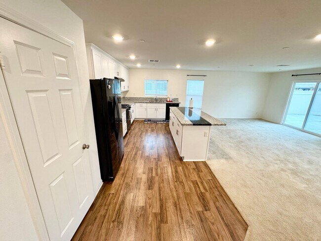 Building Photo - Beautiful 3 bedroom plus bonus room Home