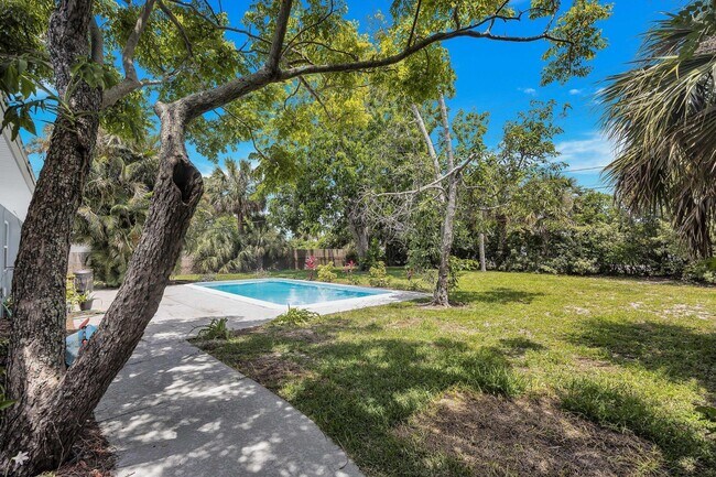 Building Photo - 716 Lund Cir