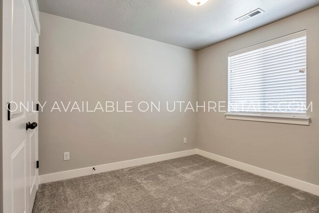 Building Photo - 1736 N 3720 W