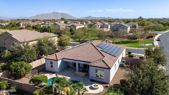 Building Photo - Stunning 4 bedroom, 3 bathroom home in the...