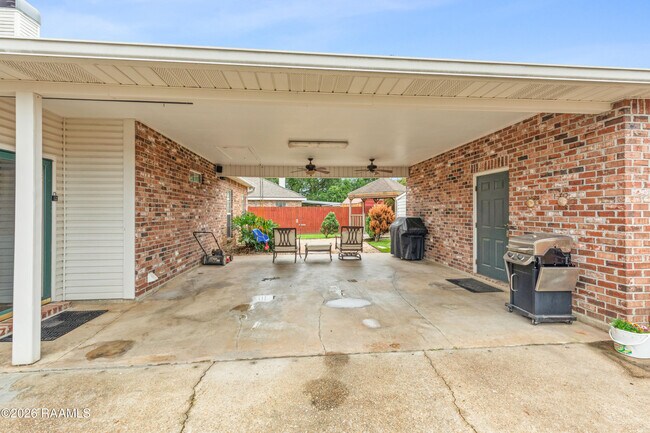 Building Photo - 3040 Mark Twain Dr