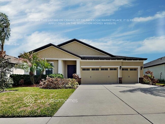 Building Photo - 1892 Tonka Terrace