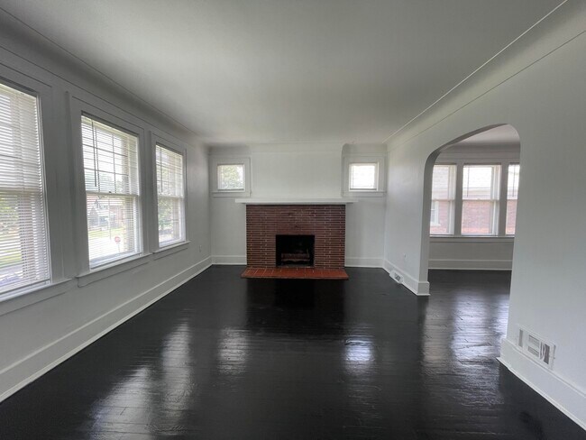 Building Photo - 4708 Lakewood St