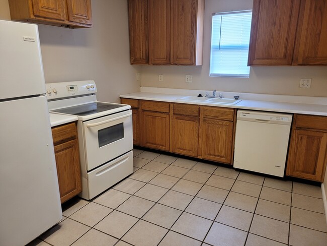 Building Photo - 321 E Mill St