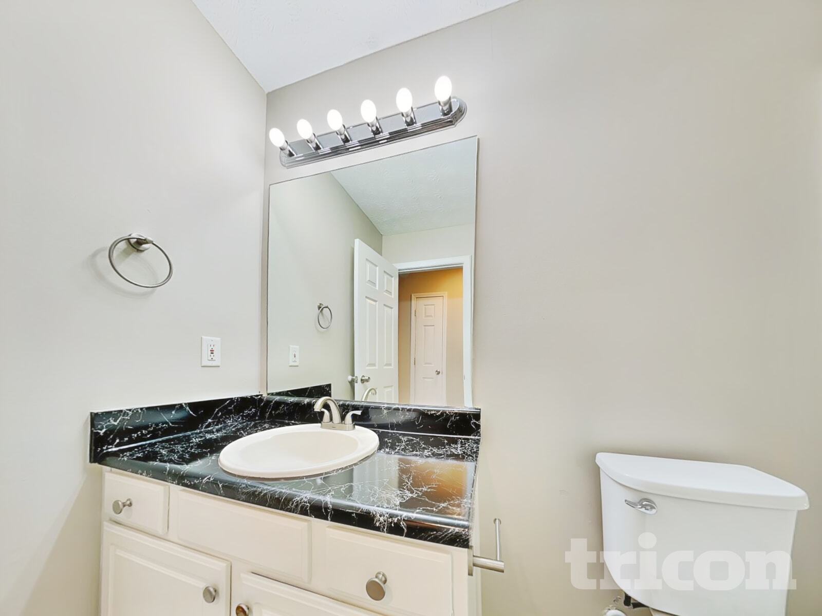 Building Photo - 205 Syracuse Ln