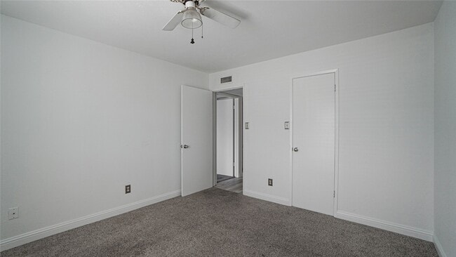 Building Photo - 2115 Chatsworth Rd