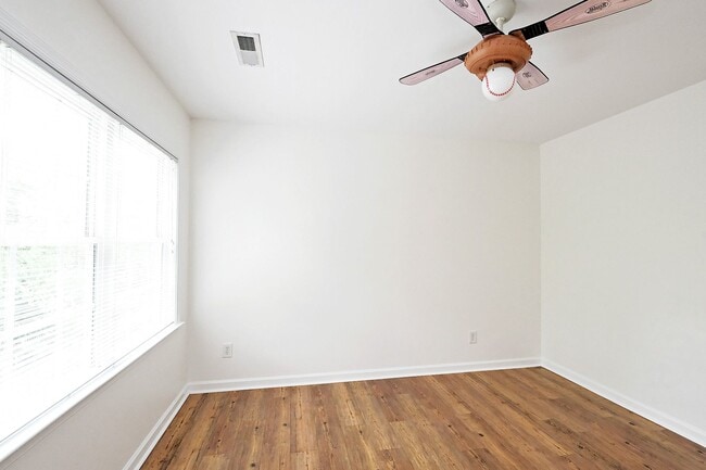 Building Photo - Pet-Friendly 4 Bedroom Home in Forest Lakes South