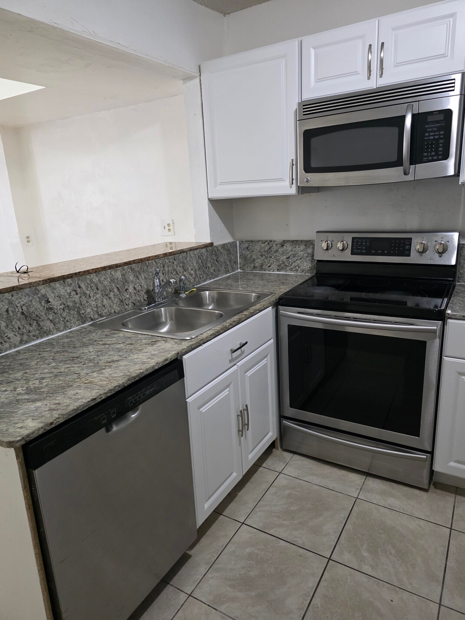 Kitchen - 1206 Seaview