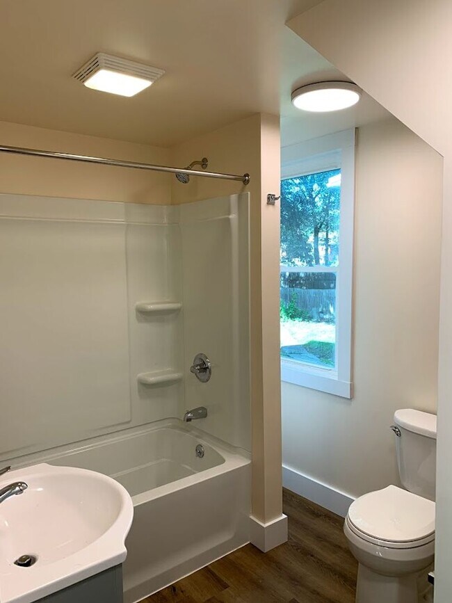 Building Photo - 225 E Park St