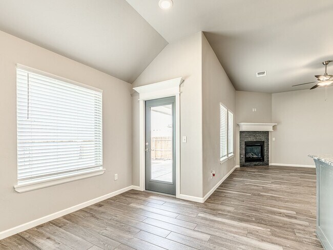 Building Photo - Newer Home in Ironstone + 3 bedrooms + 2 bathrooms + Edmond Schools