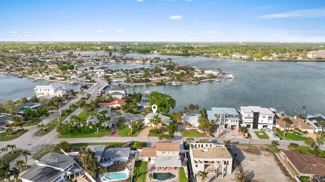 Building Photo - Waterfront 3 Bedroom in Yacht Club Estates