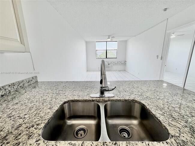 Building Photo - 2401 Riverside Dr