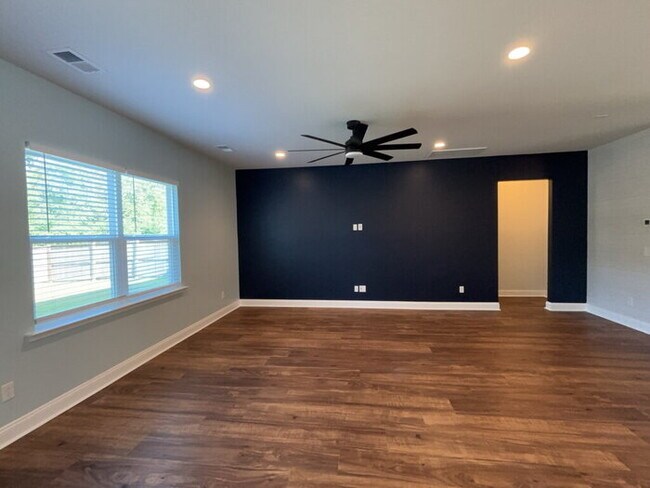 Building Photo - 203 Hayworth Rd