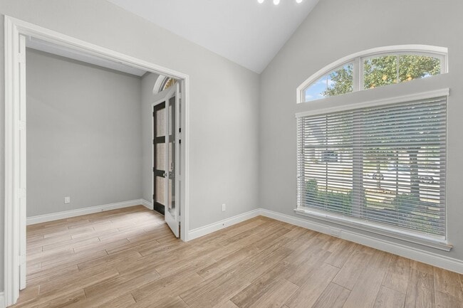 Building Photo - 4014 Emerson Cove Dr