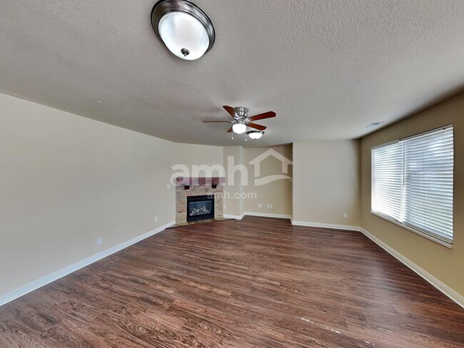 Building Photo - 865 Southhampton Dr