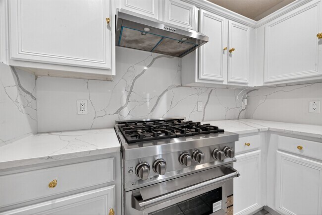 Building Photo - 6654 Stonefort Ct