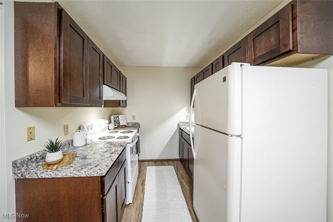 Building Photo - 8140 Southwood Dr