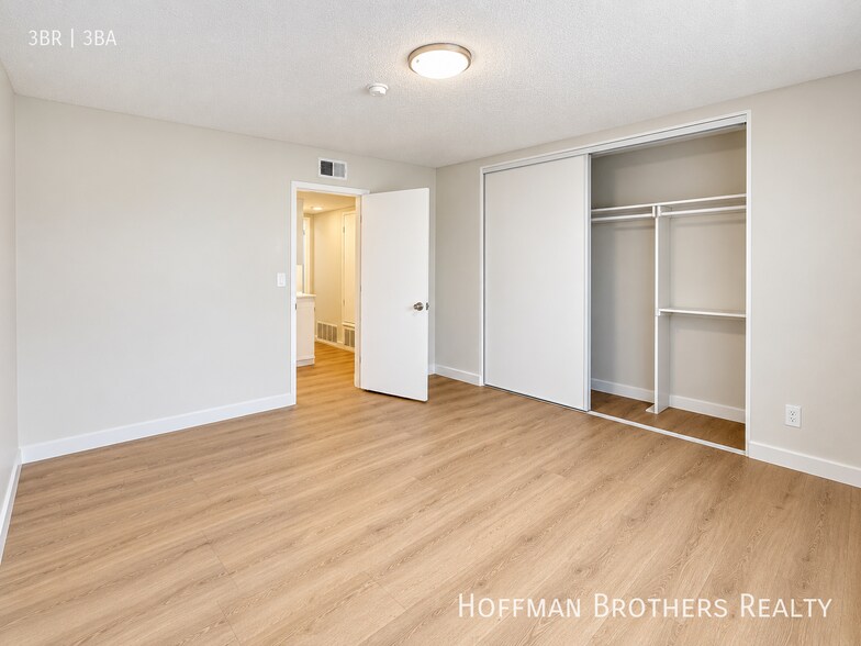 Building Photo - 6039 Whitsett Ave