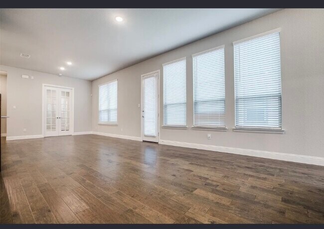 Building Photo - 4184 Curtiss Dr