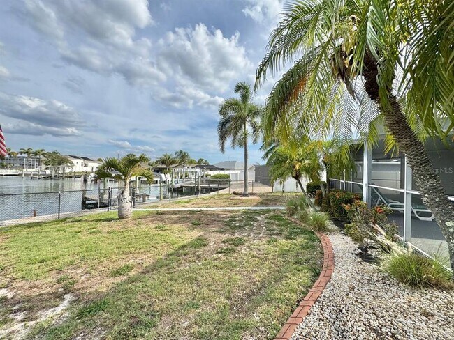 Building Photo - 6316 Lake Sunrise Dr