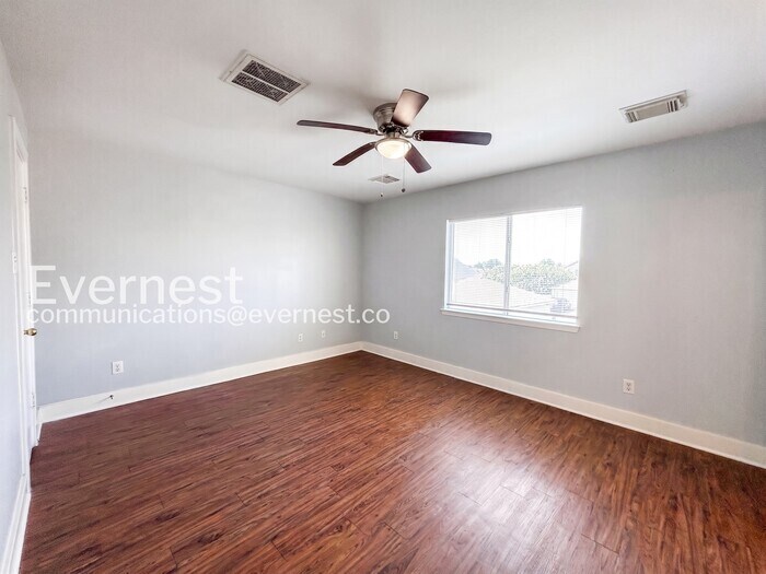 Building Photo - 1043 Grassy View Dr