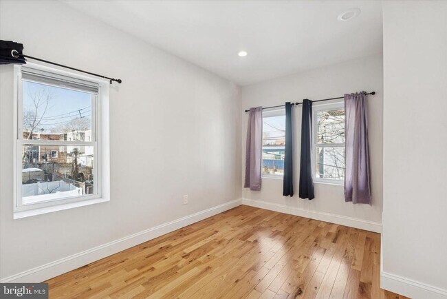 Building Photo - 2527 Ingersoll St