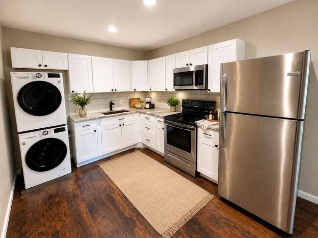 Building Photo - Second-Floor 2-Bedroom Apartment with Balcony